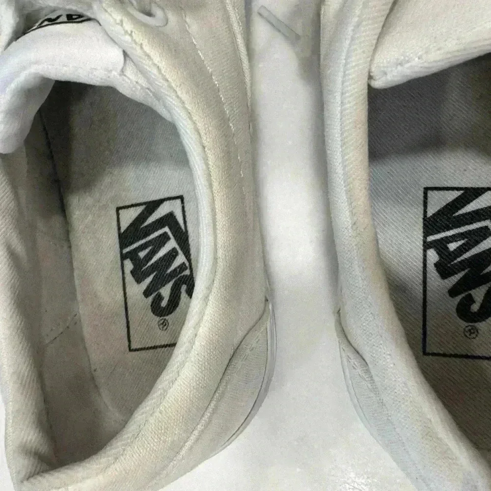 Vans women’s white on white chunky soles size 6 excellent!